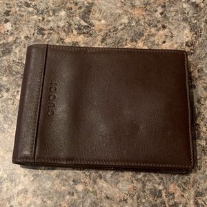 Large men’s gucci brown leather wallet
